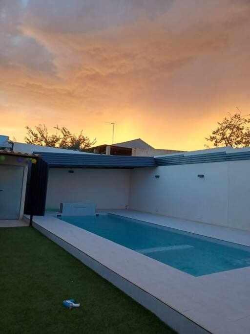 Alojamiento El Pez Casa Con Piscina Climatizada Villafranca de los Caballeros エクステリア 写真