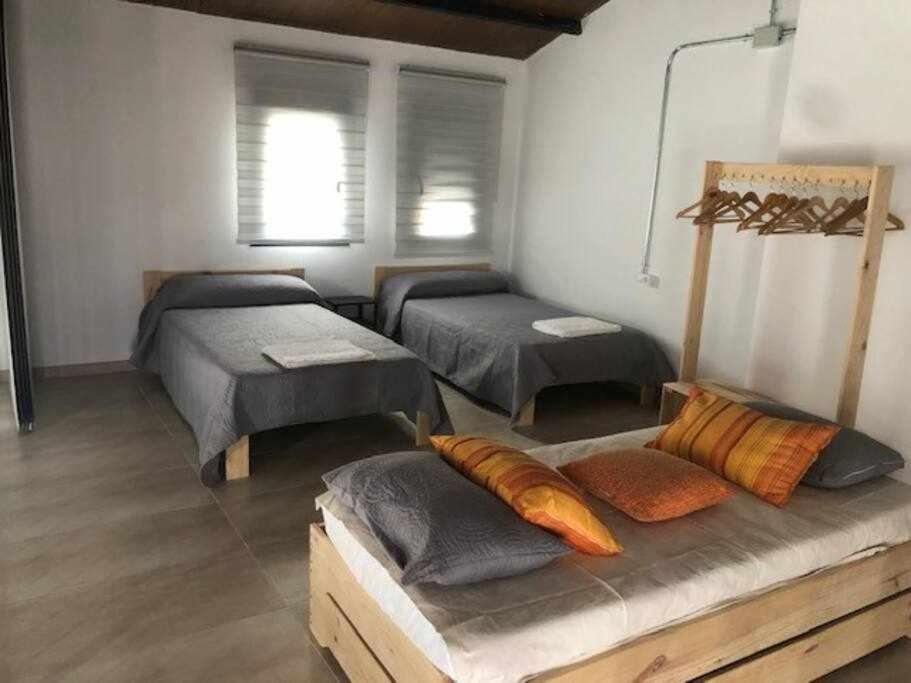 Alojamiento El Pez Casa Con Piscina Climatizada Villafranca de los Caballeros エクステリア 写真