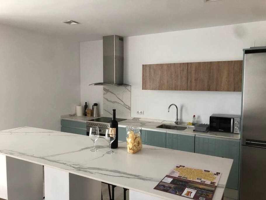 Alojamiento El Pez Casa Con Piscina Climatizada Villafranca de los Caballeros エクステリア 写真